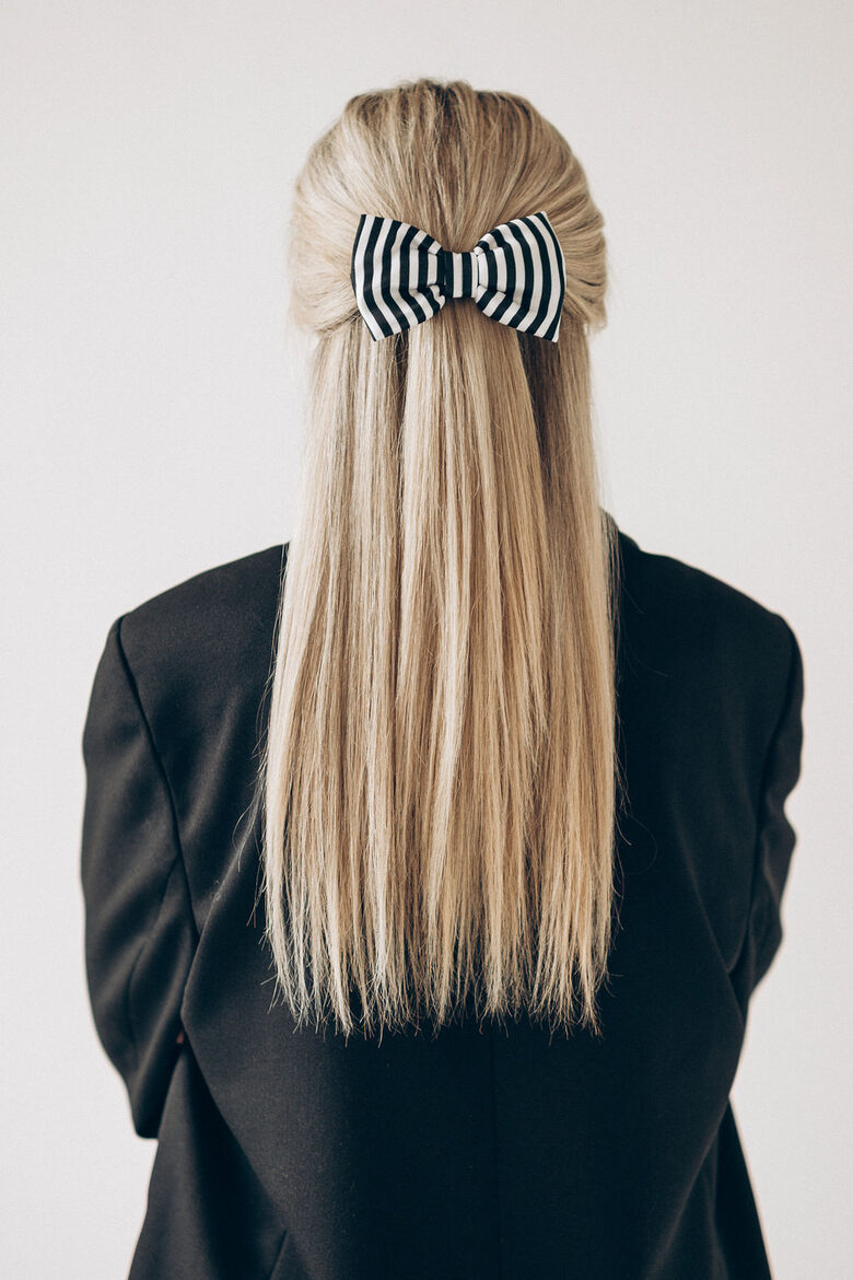 Dryžuotas pūstas kaspinas plaukams