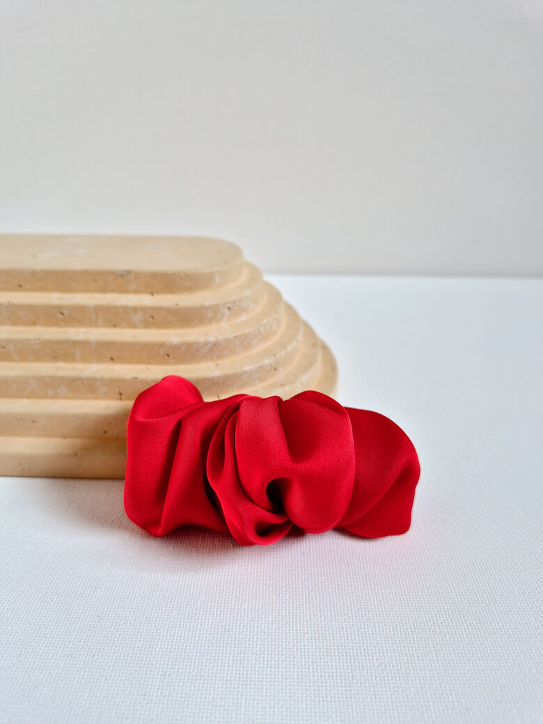 Raudonas segtukas kruasanas