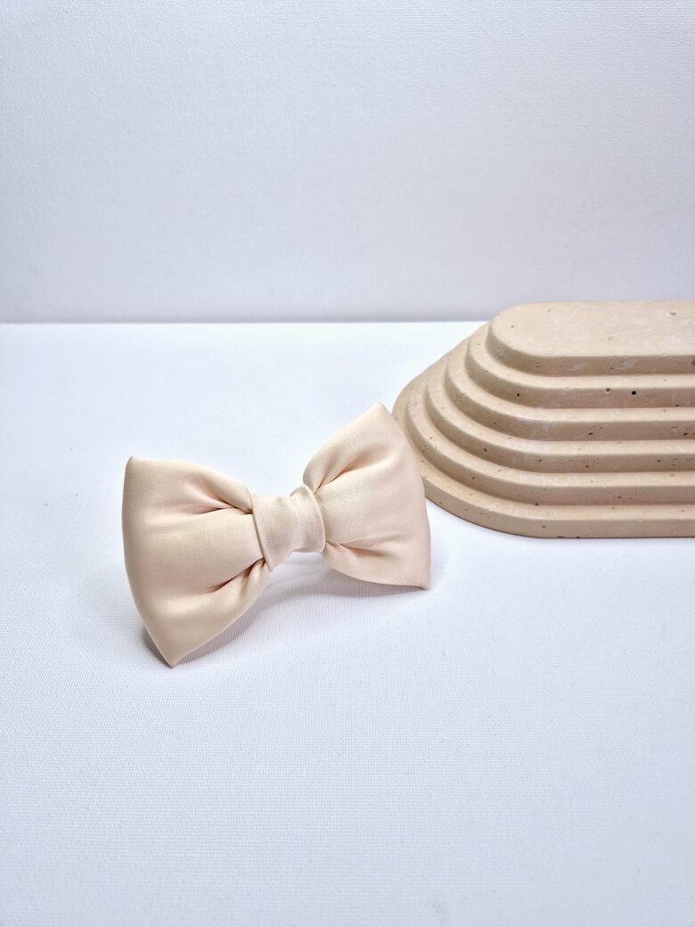 Švelniai geltonos spalvos kaspinas 