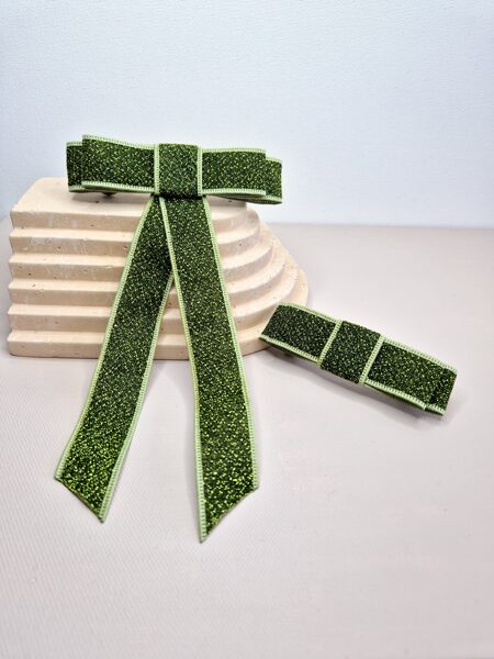 Blizgantis žalias kaspinas