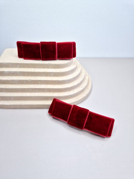 Raudonas segtukas kaspinas